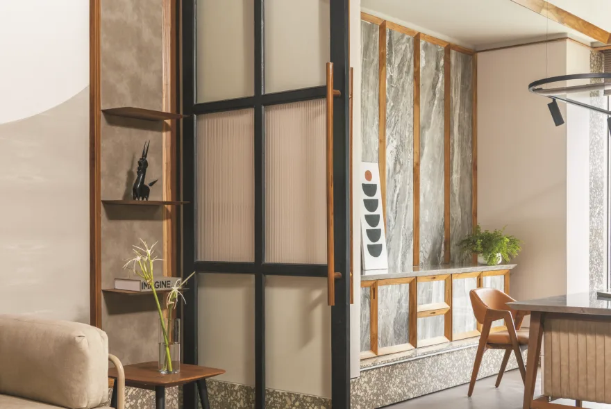 Glass partition lounge